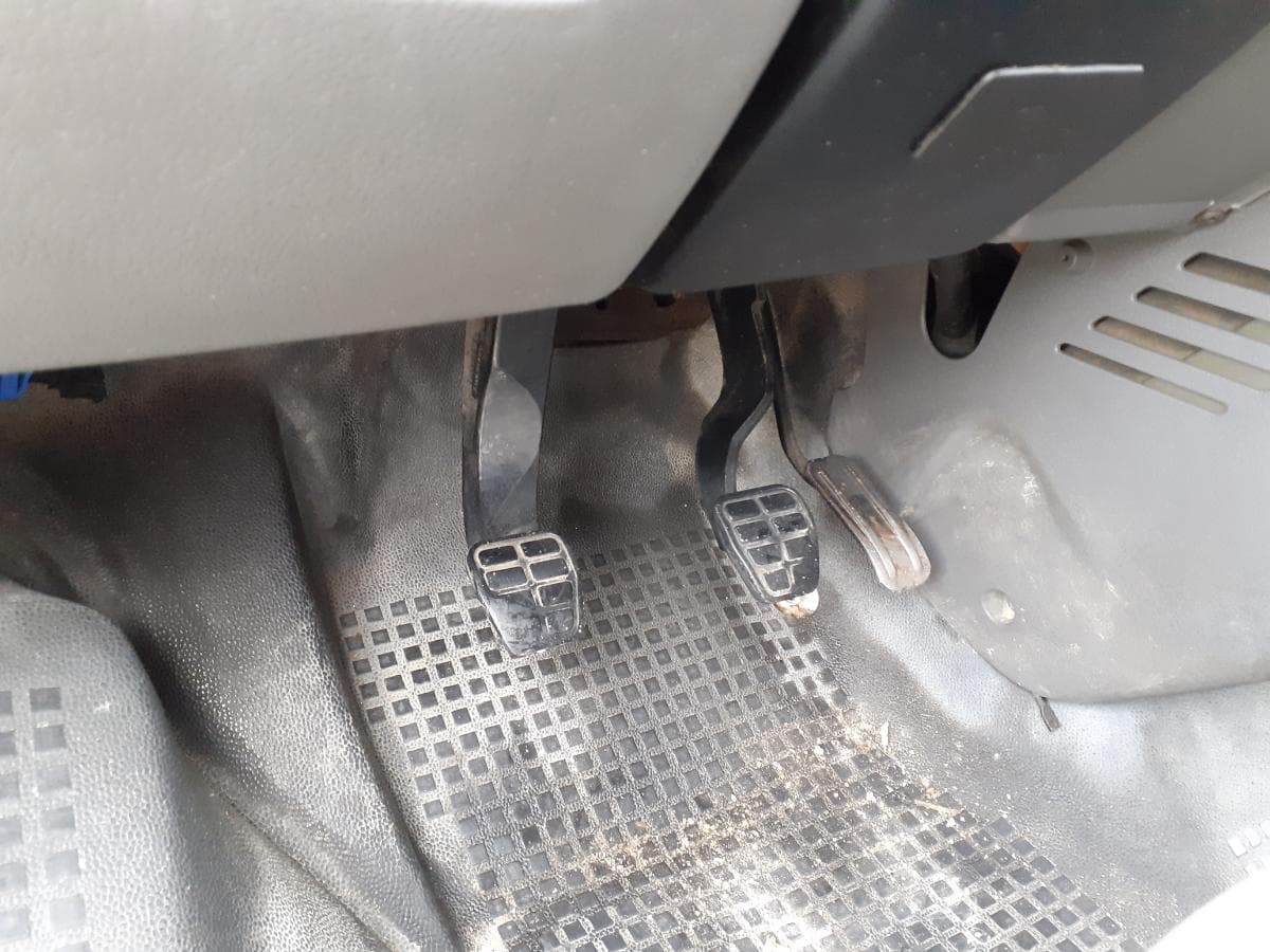 Volkswagen Transporter 2.4 D · 9 lugares · Ano 2000 — imagen 8