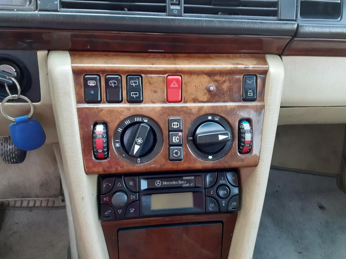 Mercedes-Benz E250 · Ano 1993 — imagen 12