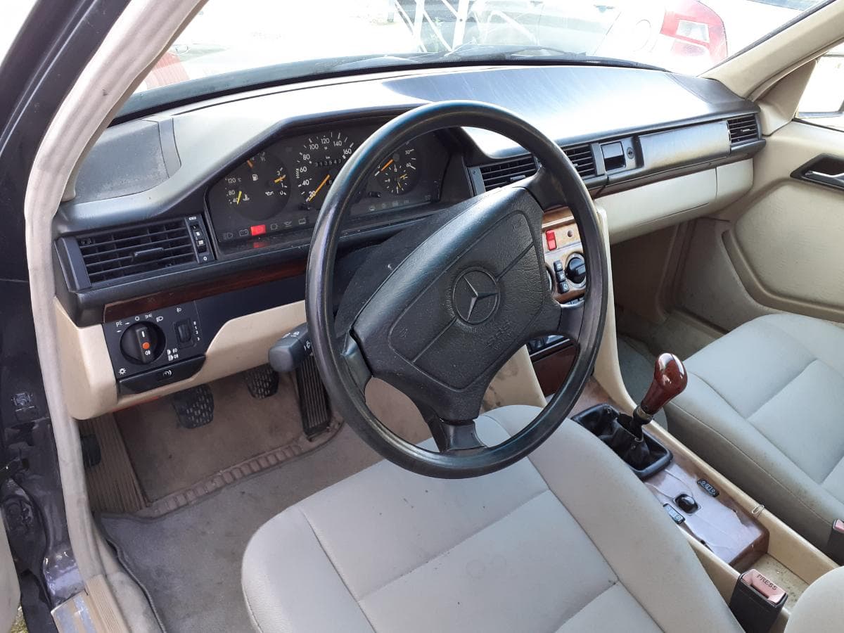Mercedes-Benz E250 · Ano 1993 — imagen 10