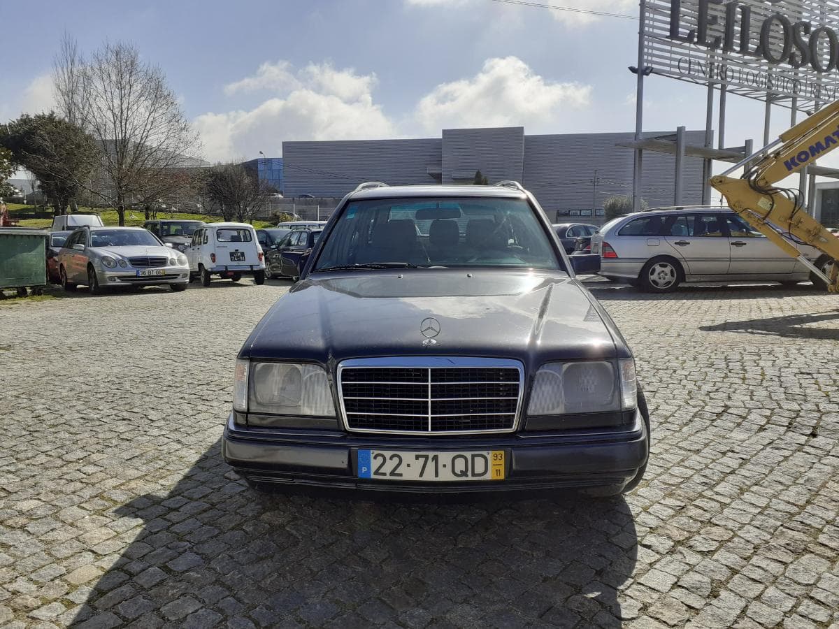 Mercedes-Benz E250 · Ano 1993 — imagen 2