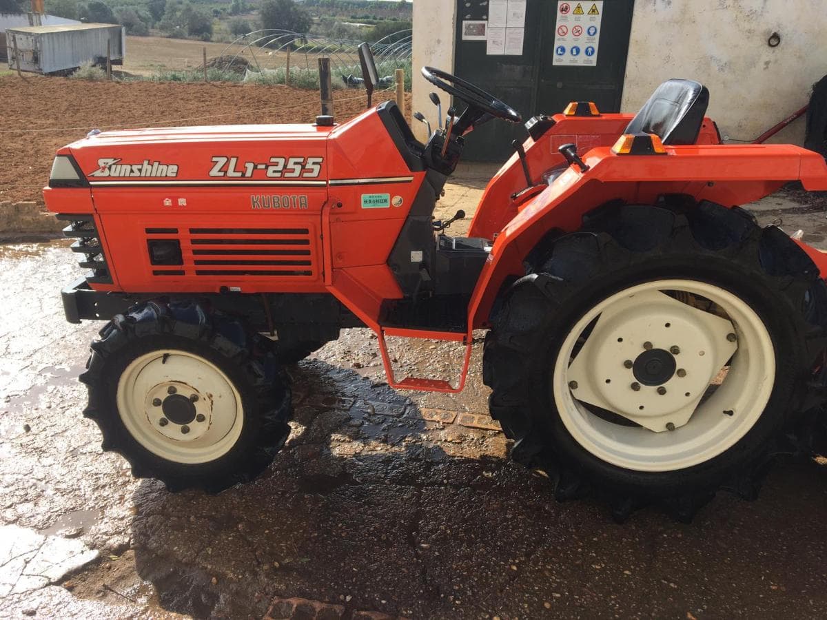 Tractor Kubota ZL1-255 — imagem 1
