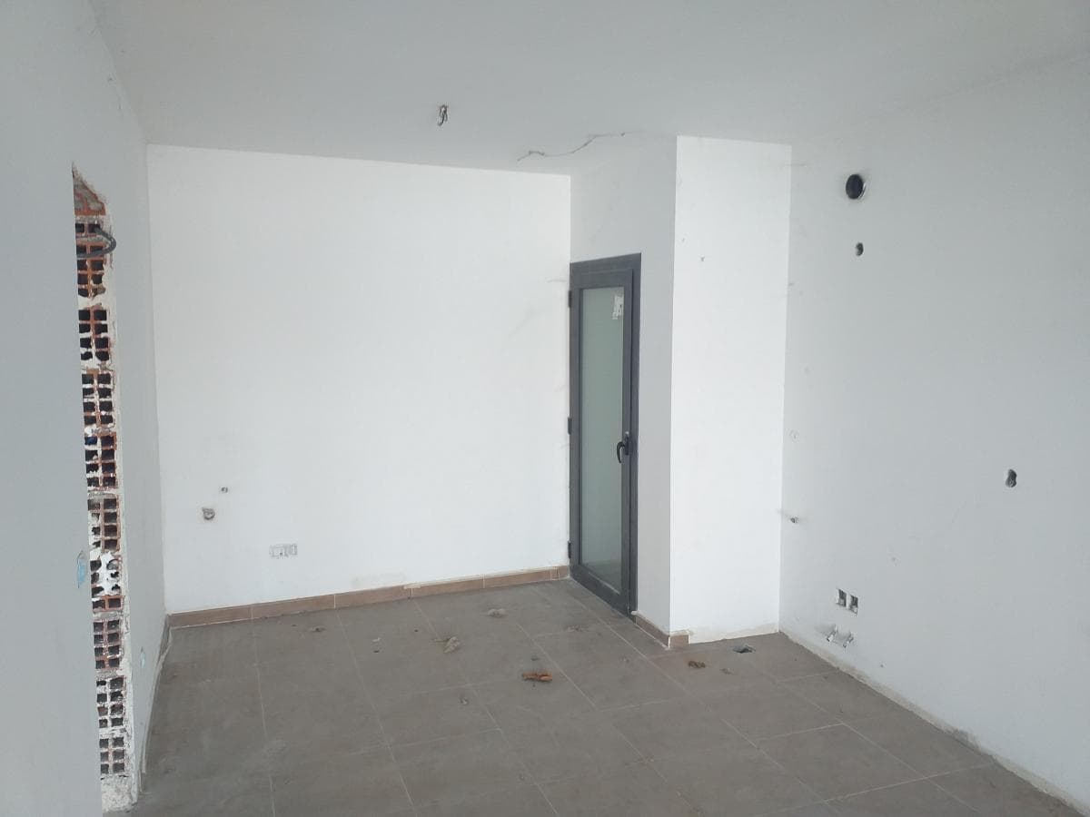Apartamento T3 c/ Garagem · Chaves — imagen 3