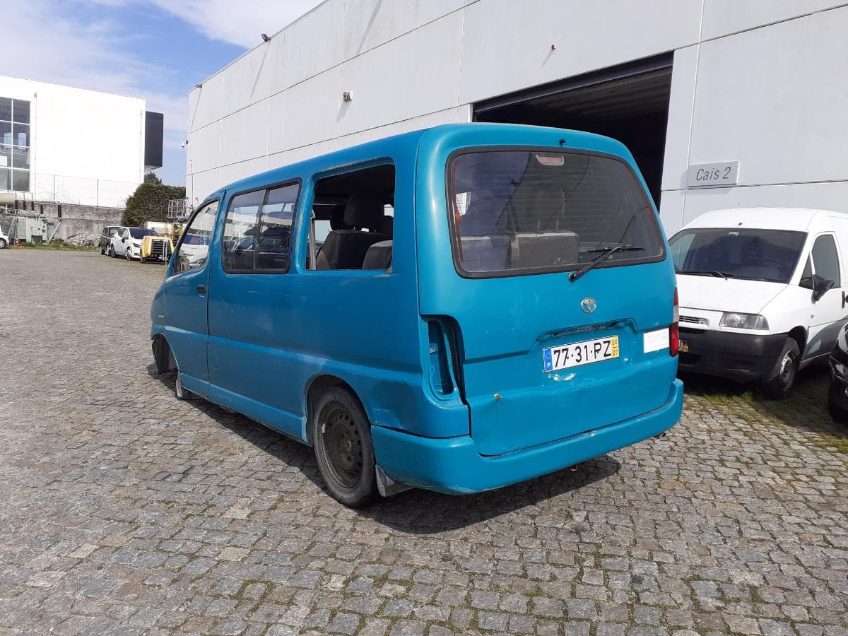 Toyota Hiace · Ano 2000 — imagem 4