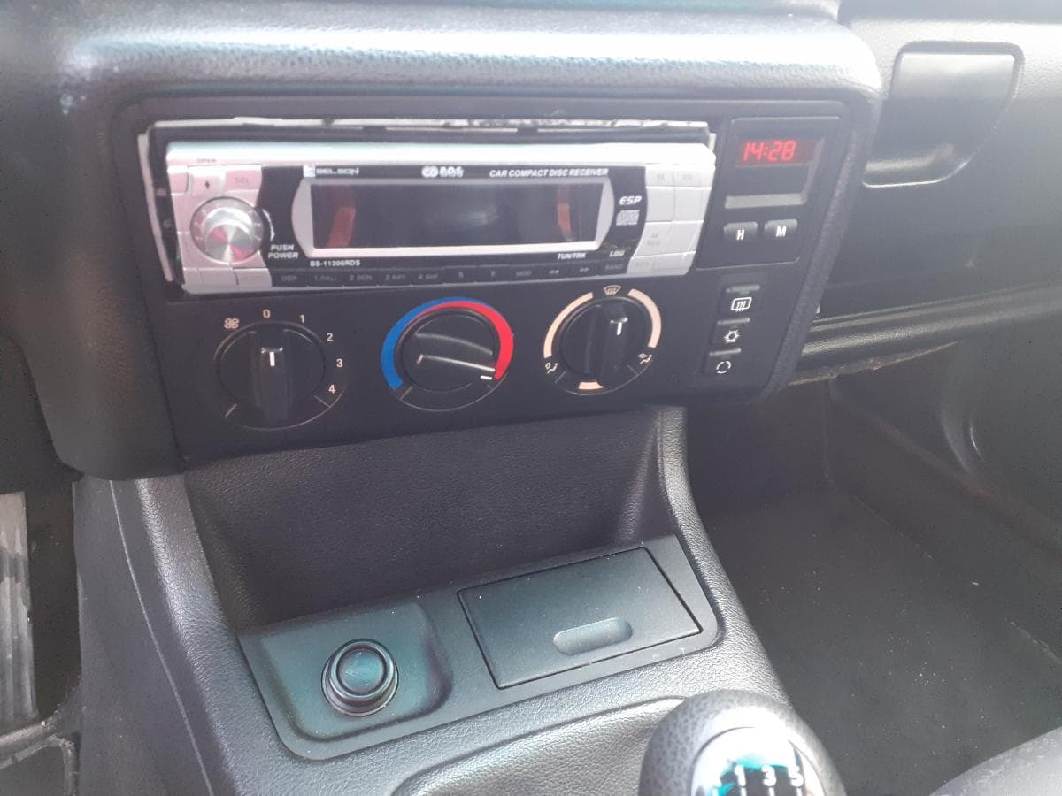BMW 318 TDS · Ano 1999 — imagem 13