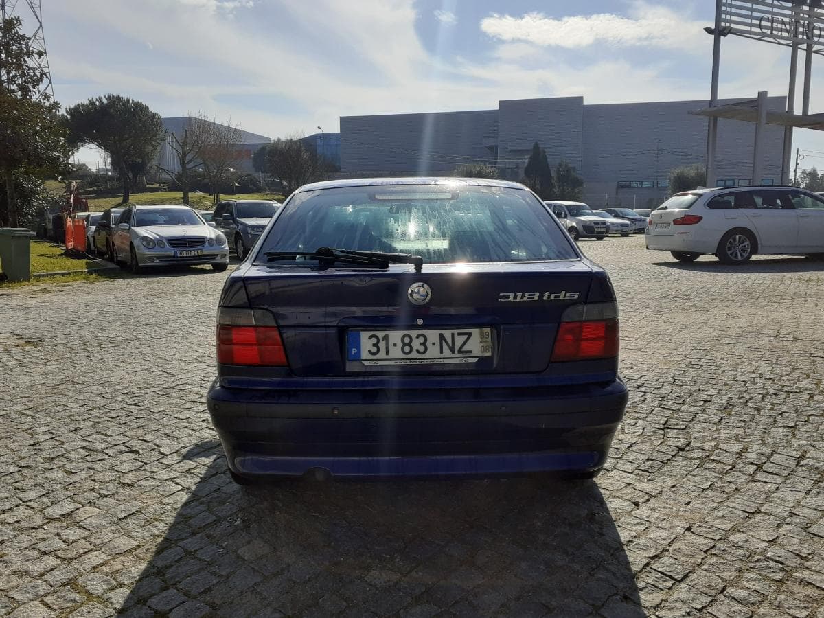 BMW 318 TDS · Ano 1999 — imagem 5