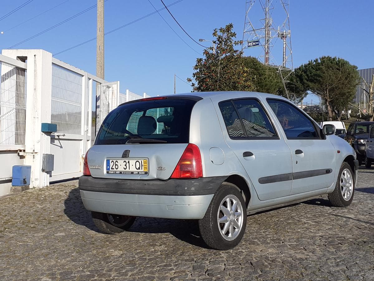 Renault Clio 1.2 · Ano 2000 — imagem 6
