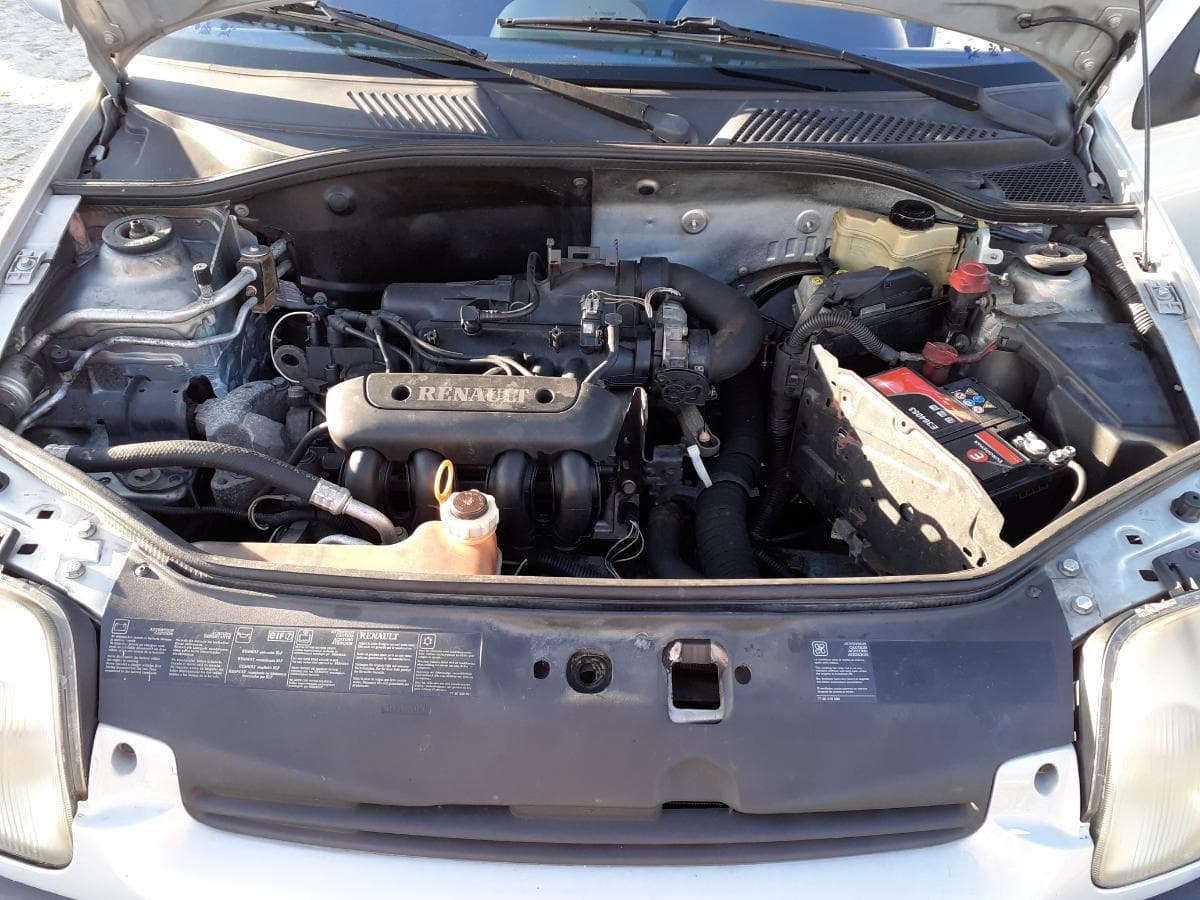 Renault Clio 1.2 · Ano 2000 — imagem 16
