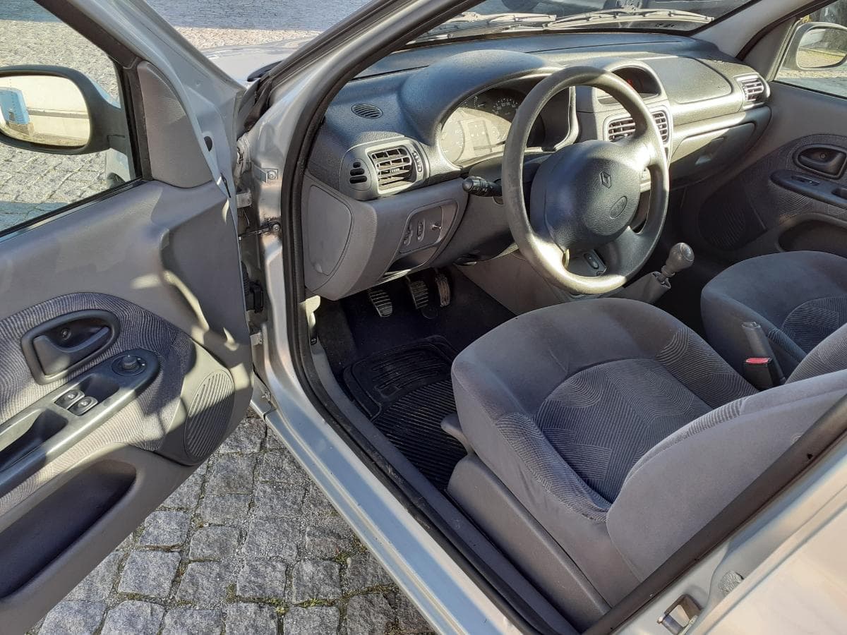 Renault Clio 1.2 · Ano 2000 — imagem 7
