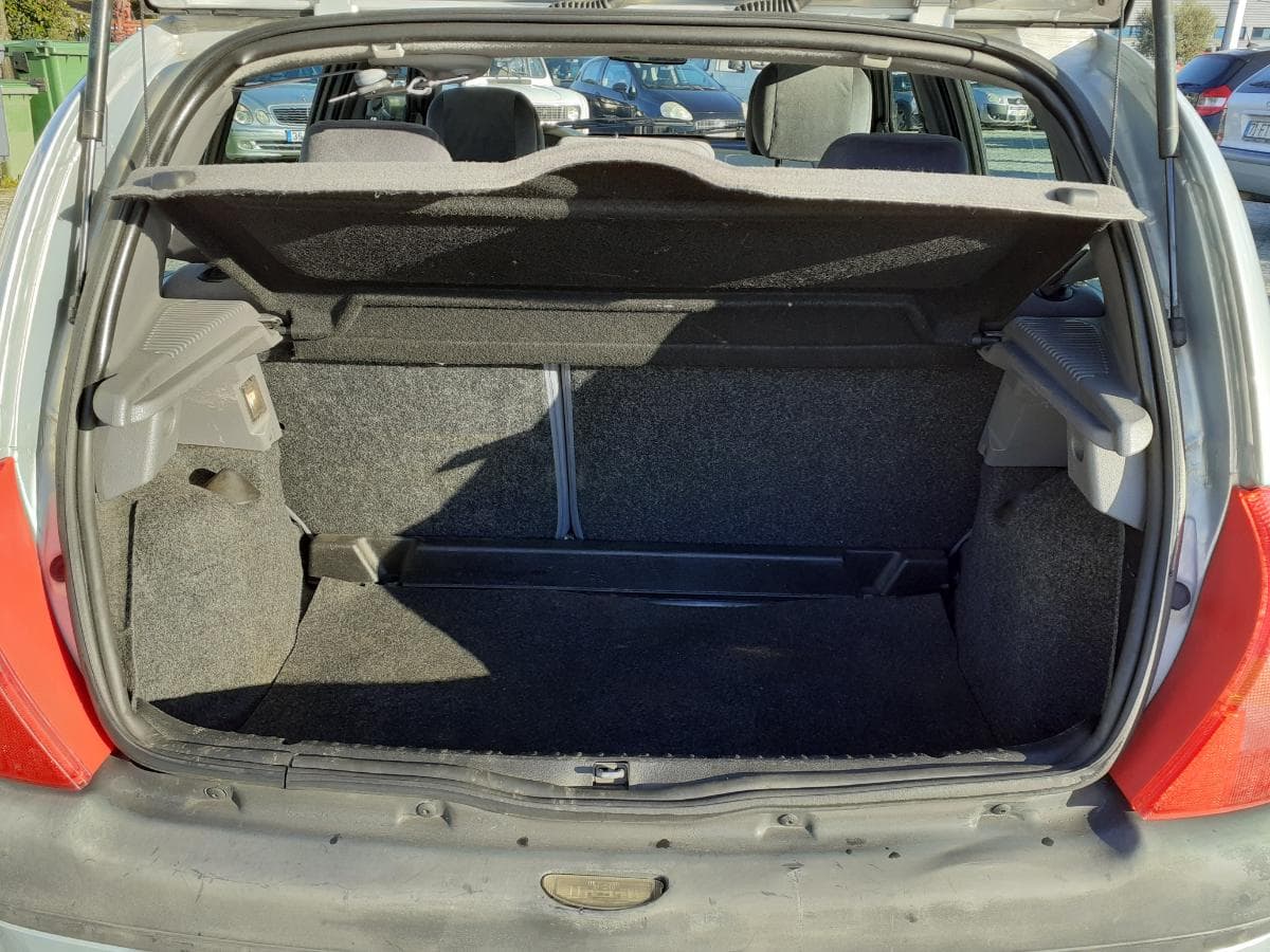 Renault Clio 1.2 · Ano 2000 — imagem 15