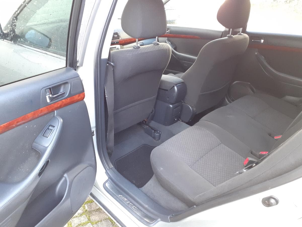 Toyota Avensis 2.0 D4D · Ano 2006 — imagen 15