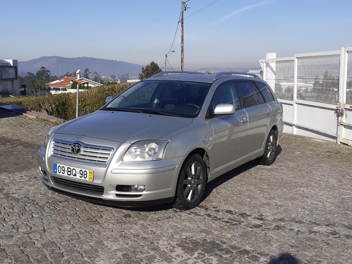 Toyota Avensis 2.0 D4D · Ano 2006