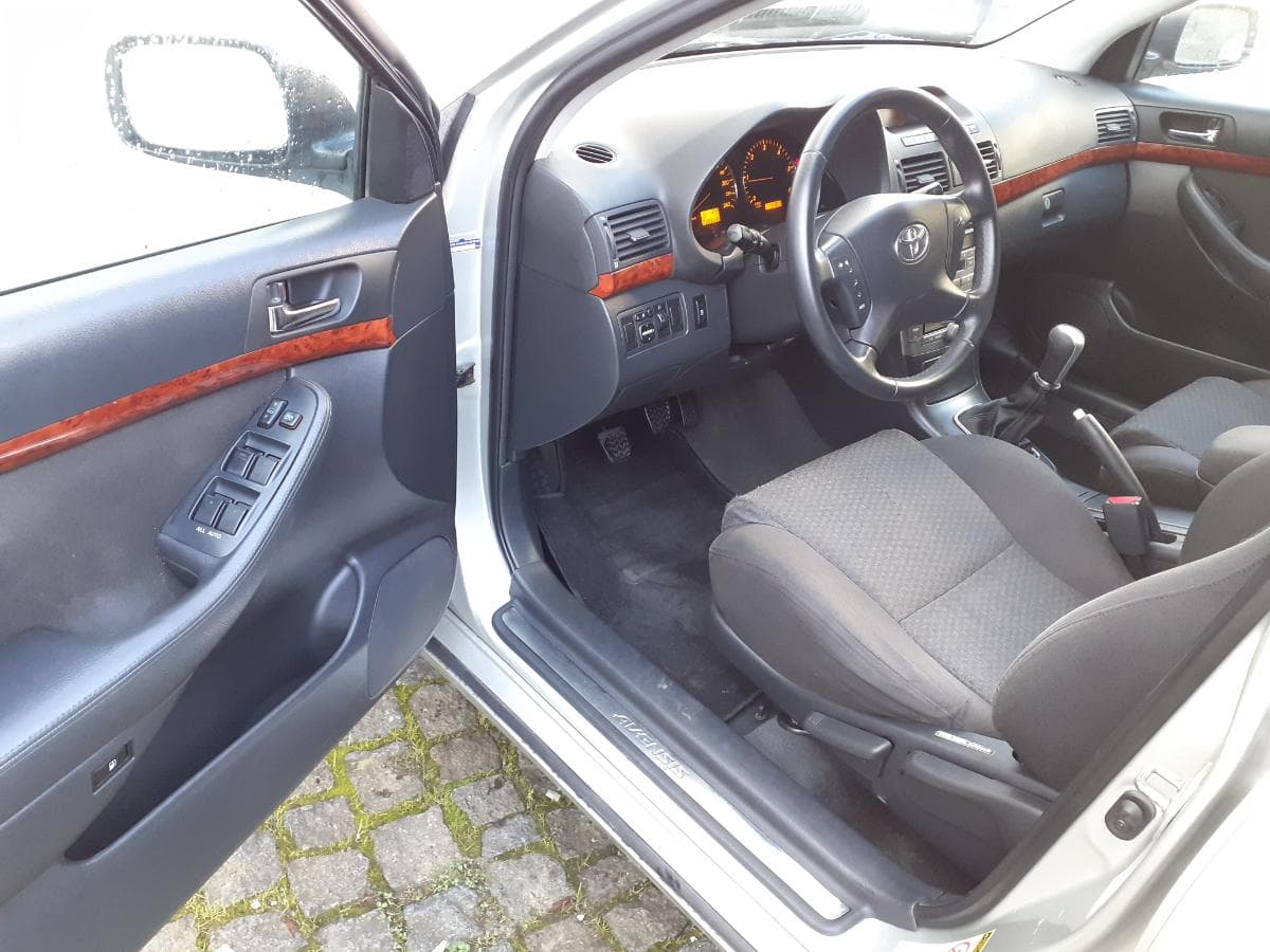 Toyota Avensis 2.0 D4D · Ano 2006 — imagen 7