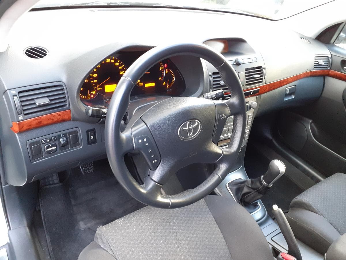 Toyota Avensis 2.0 D4D · Ano 2006 — imagen 10