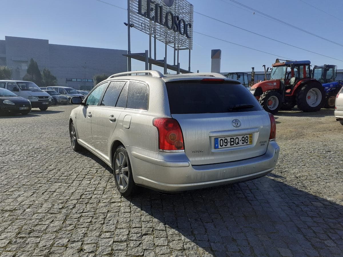 Toyota Avensis 2.0 D4D · Ano 2006 — imagen 4