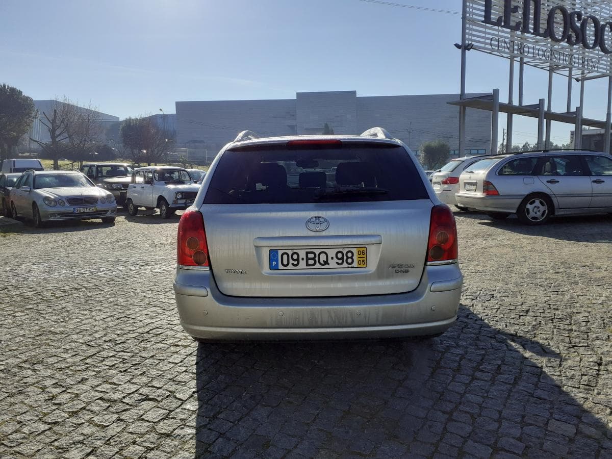 Toyota Avensis 2.0 D4D · Ano 2006 — imagen 5