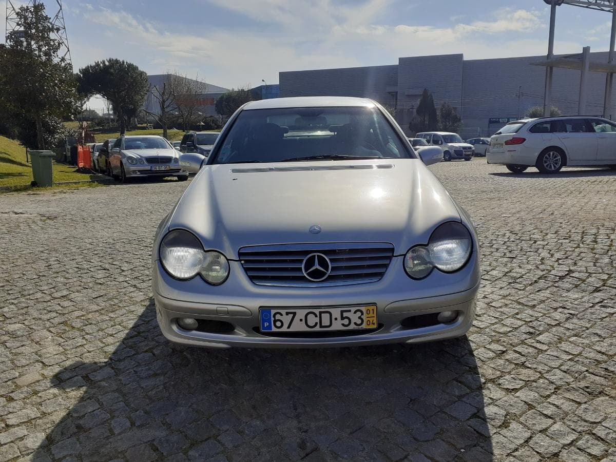Mercedes-Benz C20 CDI · Ano 2001 — imagen 2