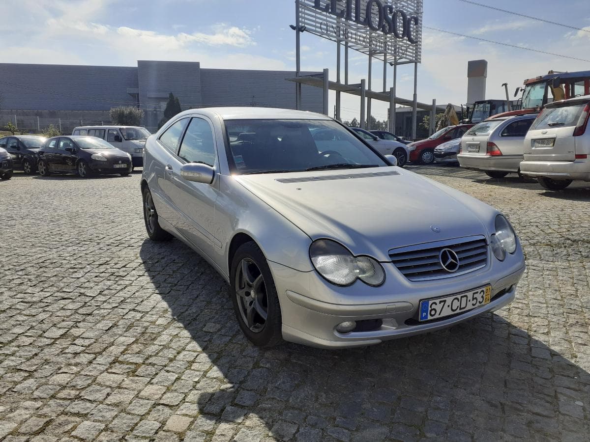 Mercedes-Benz C20 CDI · Ano 2001