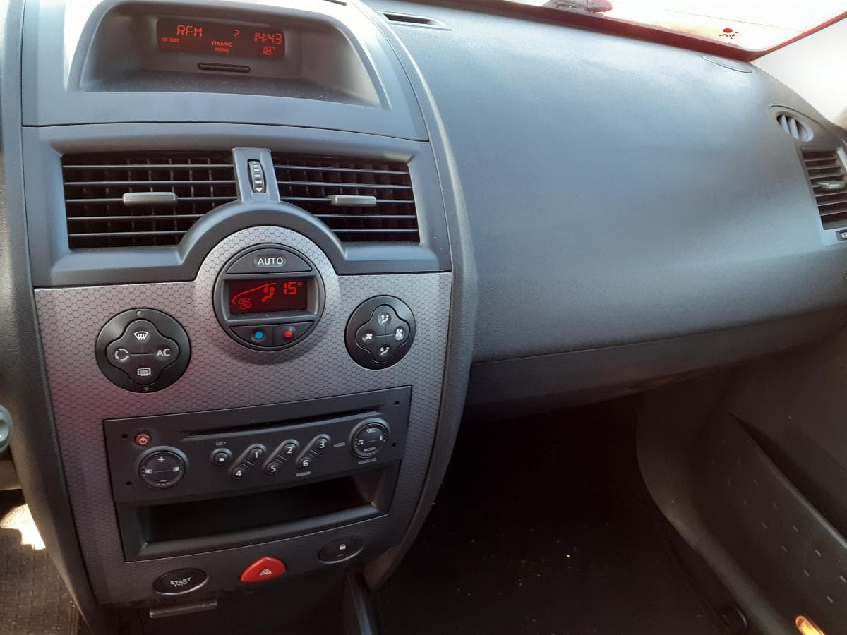 Renault Mégane 1.9 DCI · Ano 2005 — imagem 12