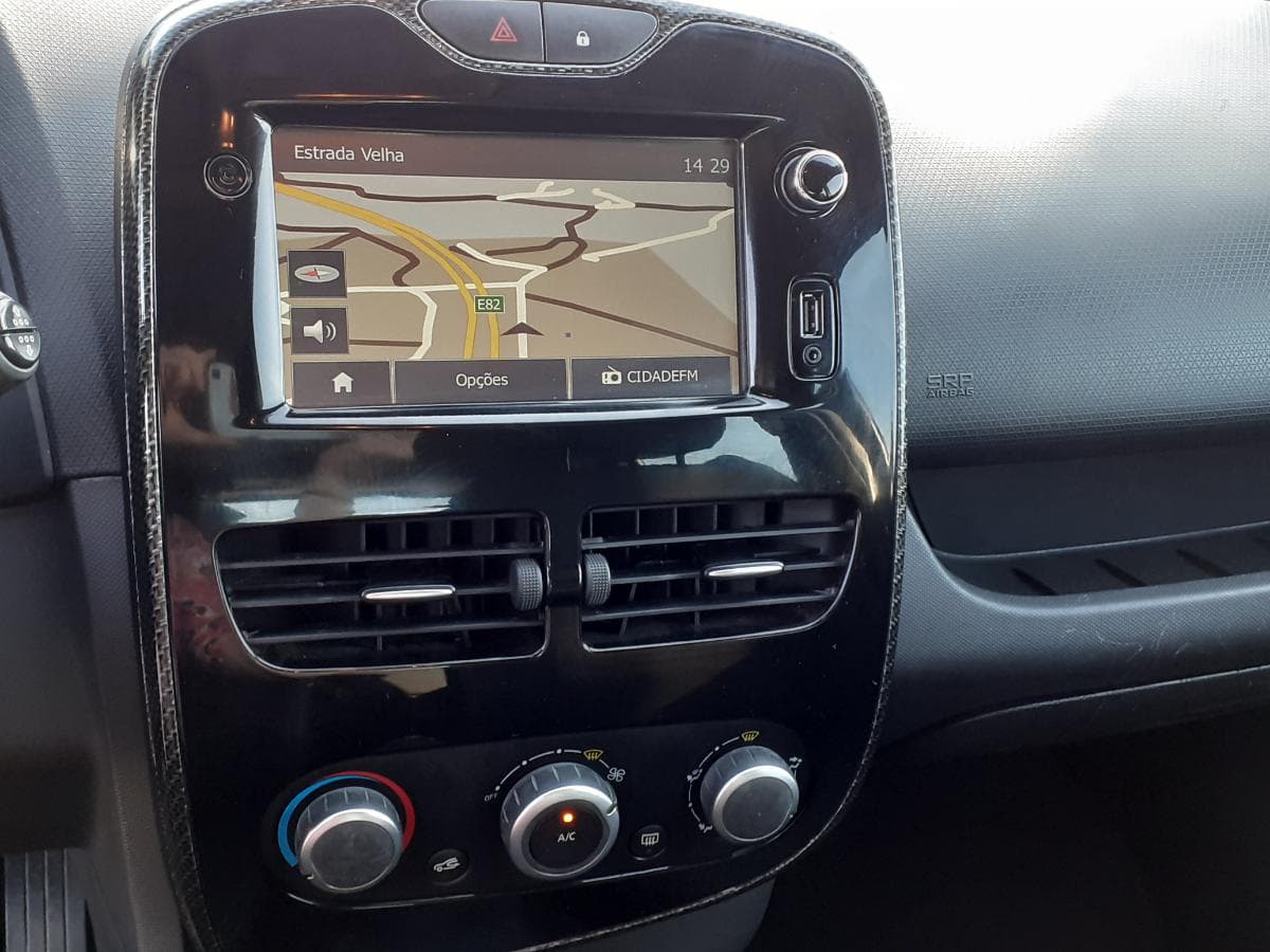 Renault Clio 0.9 TCE · Ano 2015 — imagen 11