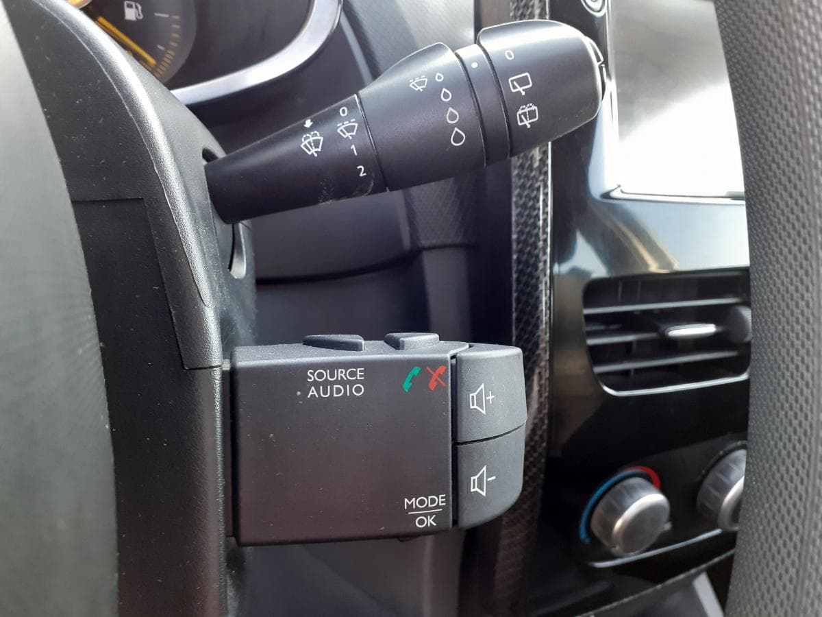 Renault Clio 0.9 TCE · Ano 2015 — imagen 12