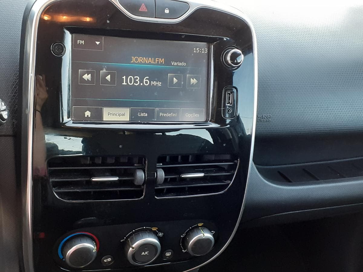 Renault Clio Break 1.5 DCI · Ano 2015 — imagem 11
