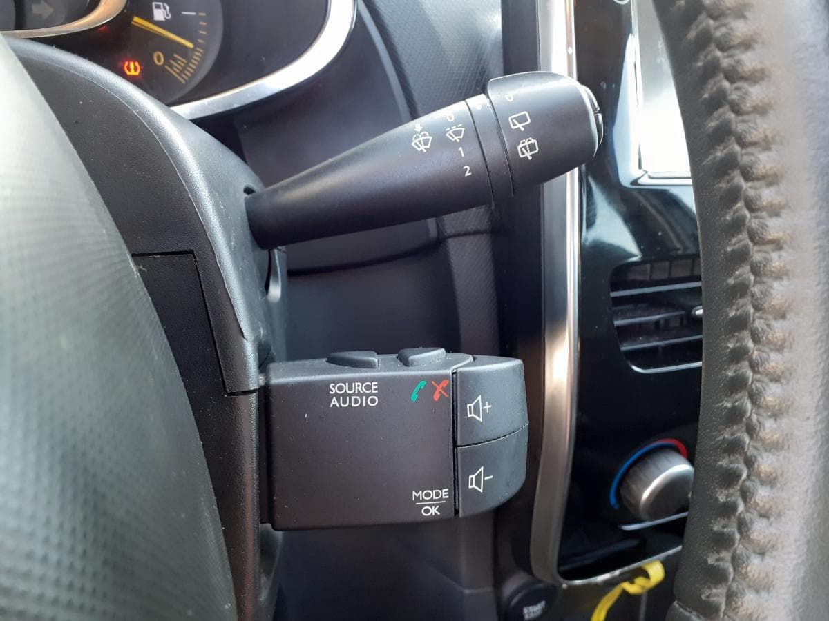 Renault Clio Break 1.5 DCI · Ano 2015 — imagem 12