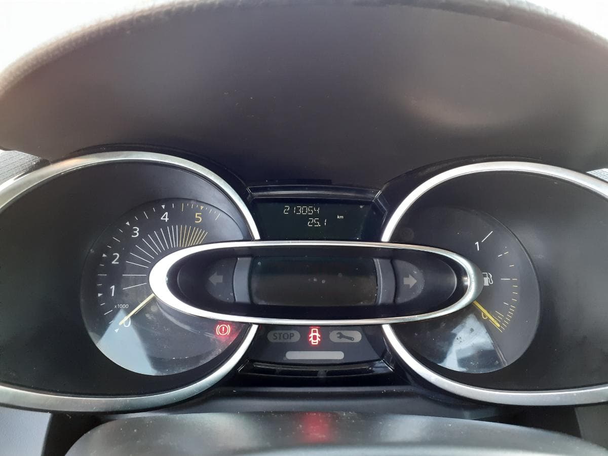 Renault Clio Break 1.5 DCI · Ano 2015 — imagem 13