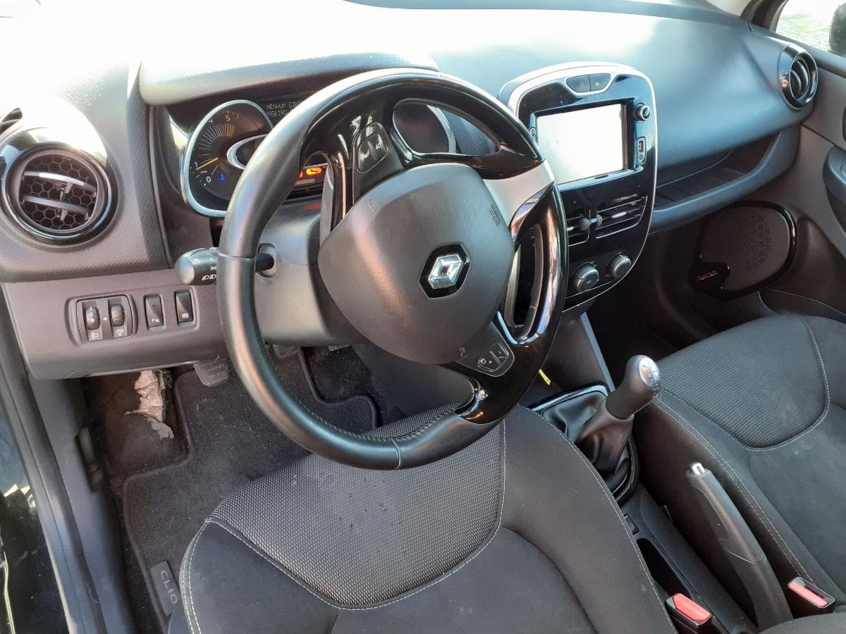 Renault Clio Break 1.5 DCI · Ano 2015 — imagem 10