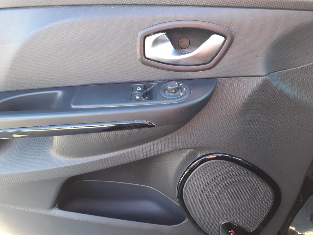 Renault Clio Break 1.5 DCI · Ano 2015 — imagem 9