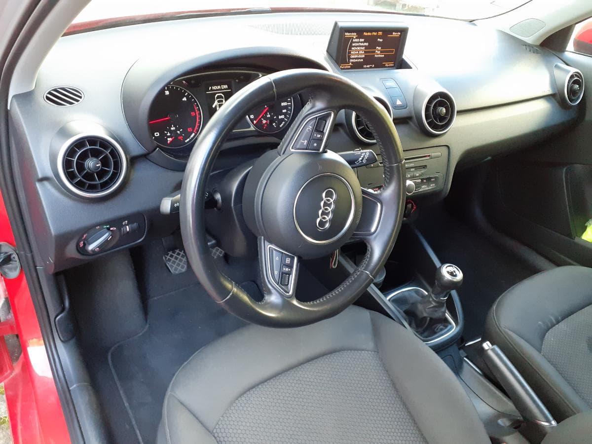 Audi A1 1.6 TDI · Ano 2012 — imagem 10