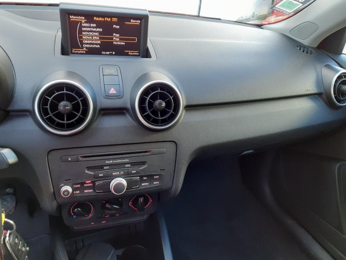 Audi A1 1.6 TDI · Ano 2012 — imagem 11
