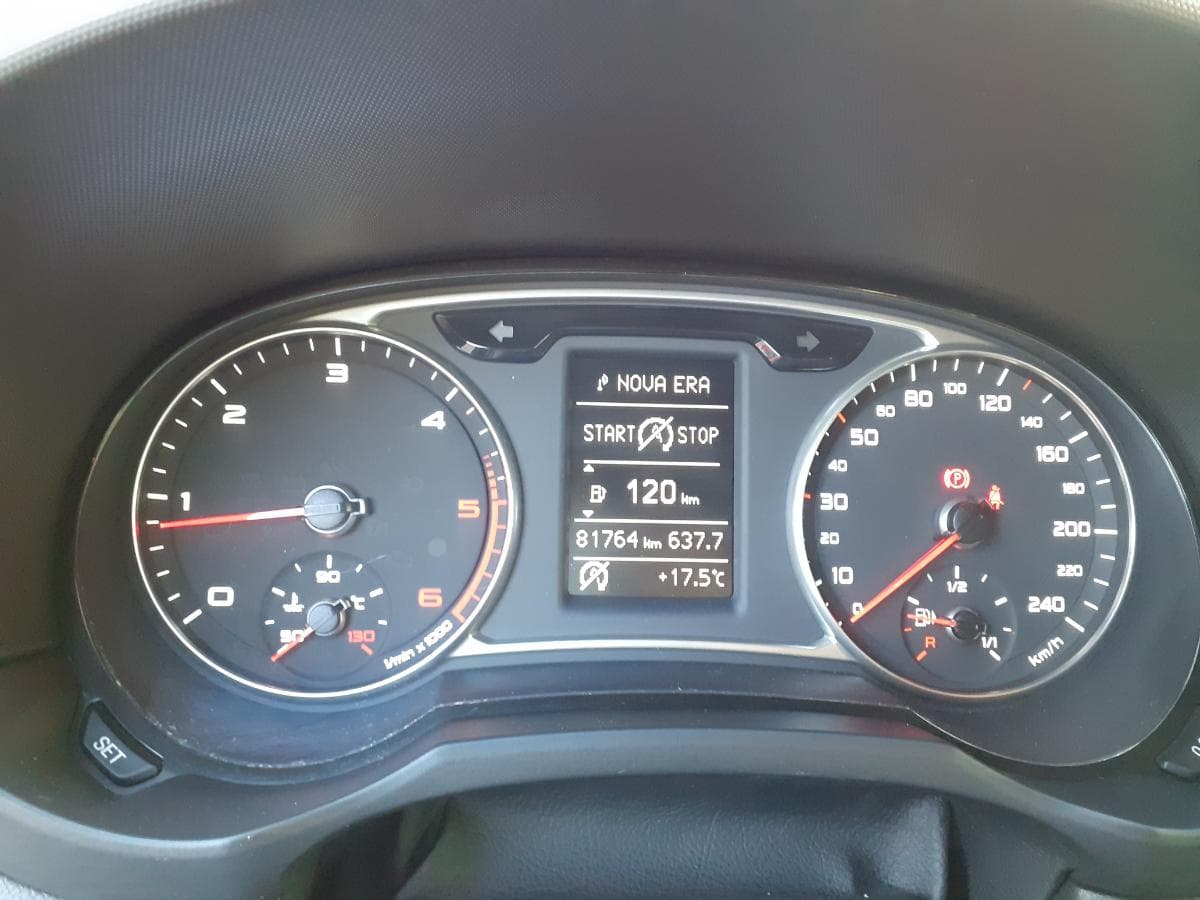 Audi A1 1.6 TDI · Ano 2012 — imagem 12