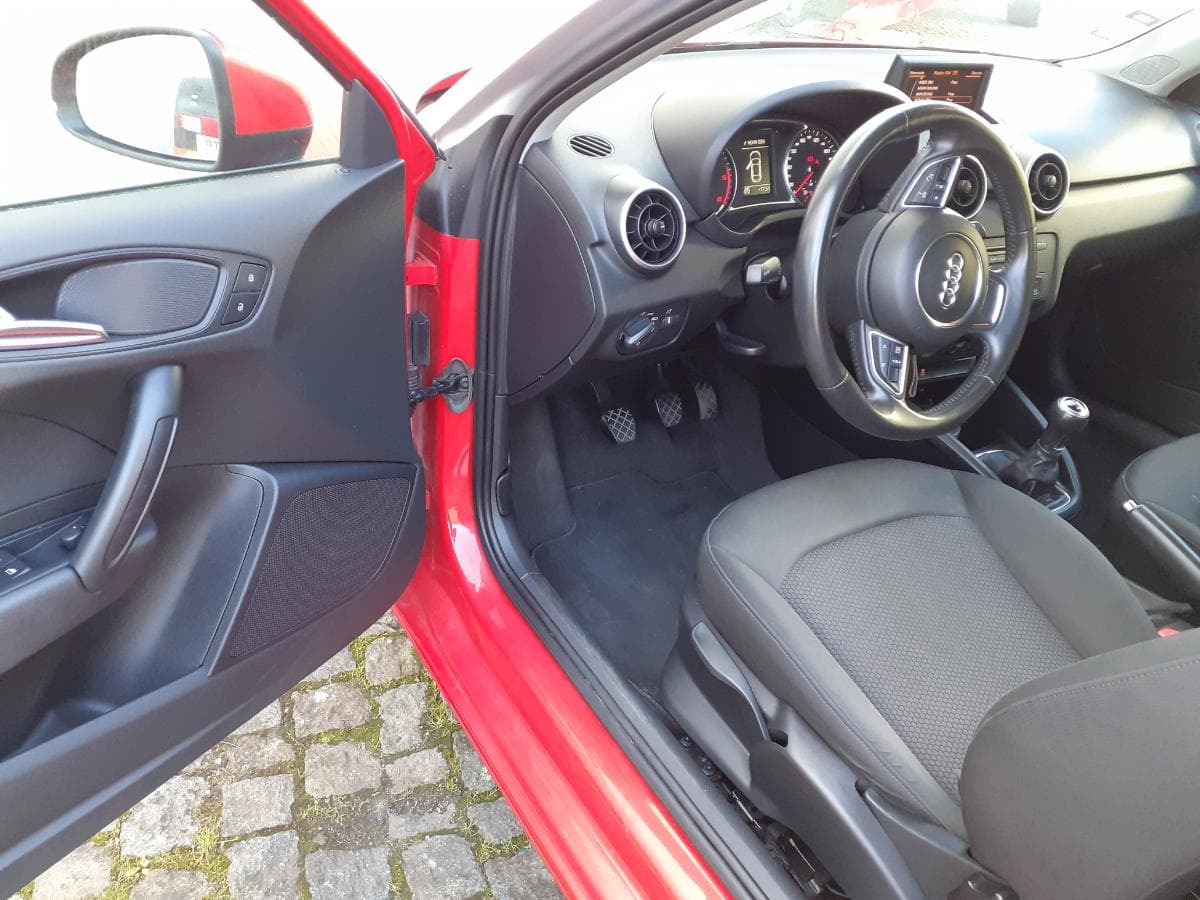 Audi A1 1.6 TDI · Ano 2012 — imagem 7