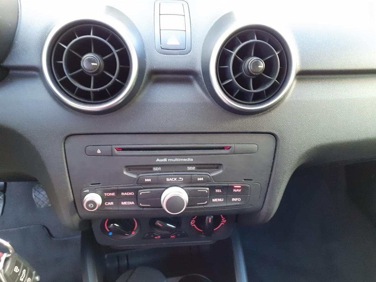 Audi A1 1.6 TDI · Ano 2012 — imagem 14