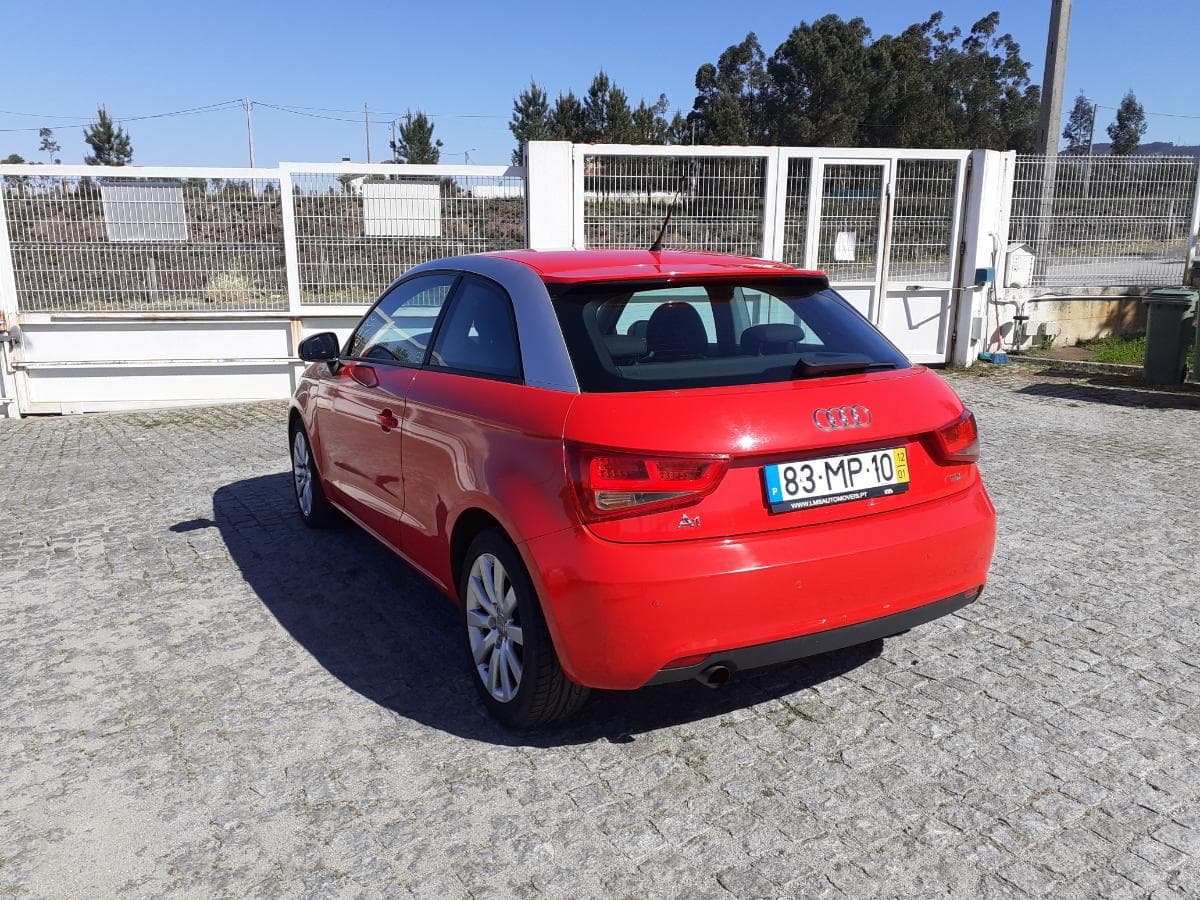 Audi A1 1.6 TDI · Ano 2012 — imagem 4