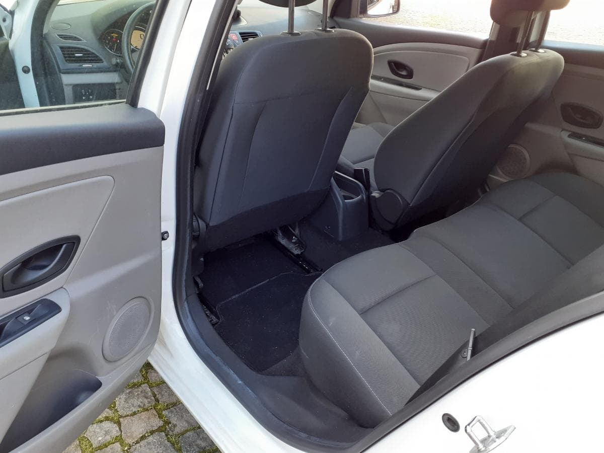 Renault Mégane 1.5 DCI · Ano 2011 — imagen 15