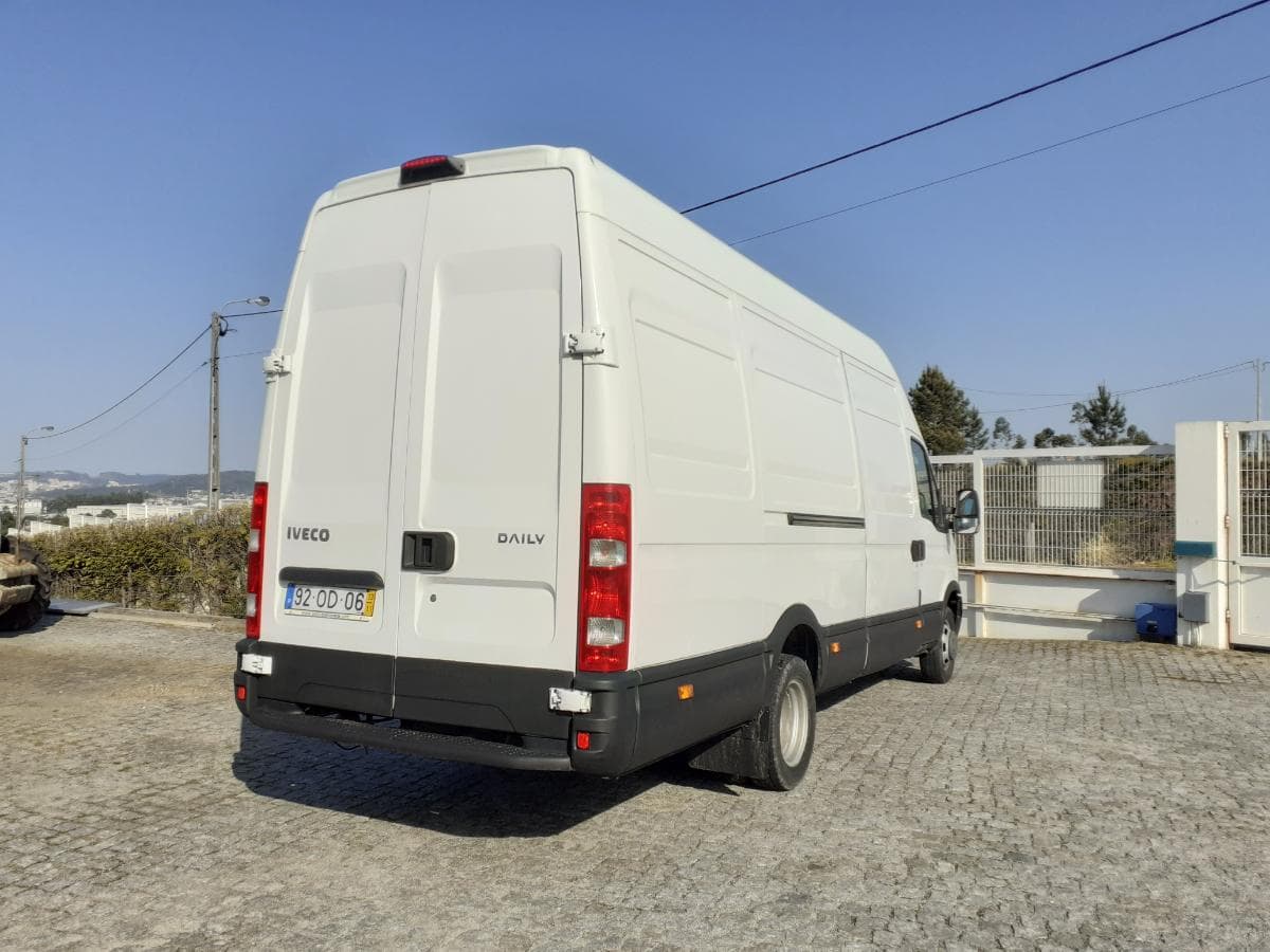 Iveco Daily 35 C 13 · Ano 2013 — imagen 4