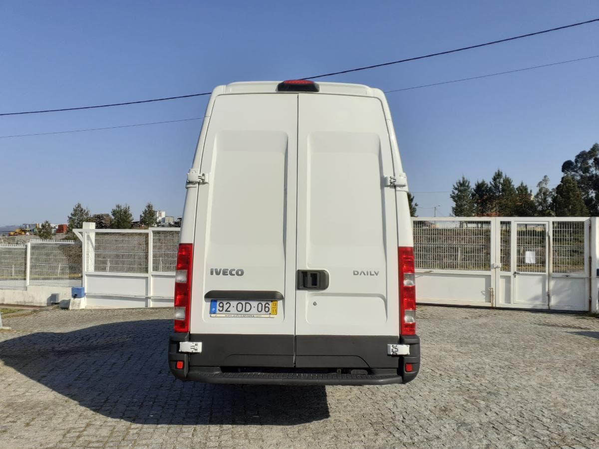 Iveco Daily 35 C 13 · Ano 2013 — imagen 5