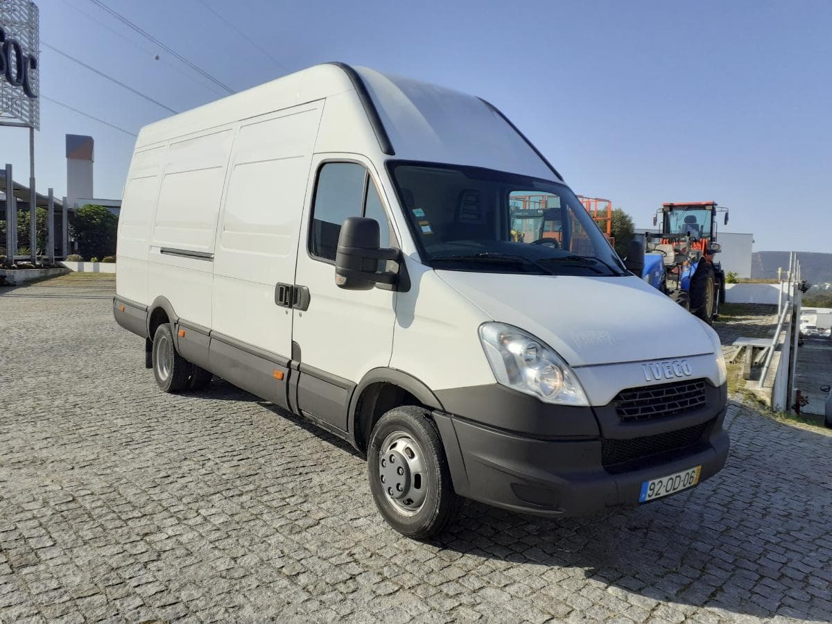 Iveco Daily 35 C 13 · Ano 2013 — imagen 3