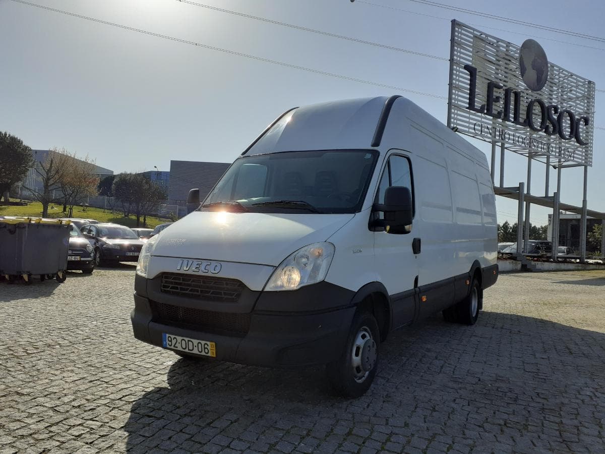 Iveco Daily 35 C 13 · Ano 2013 — imagen 1