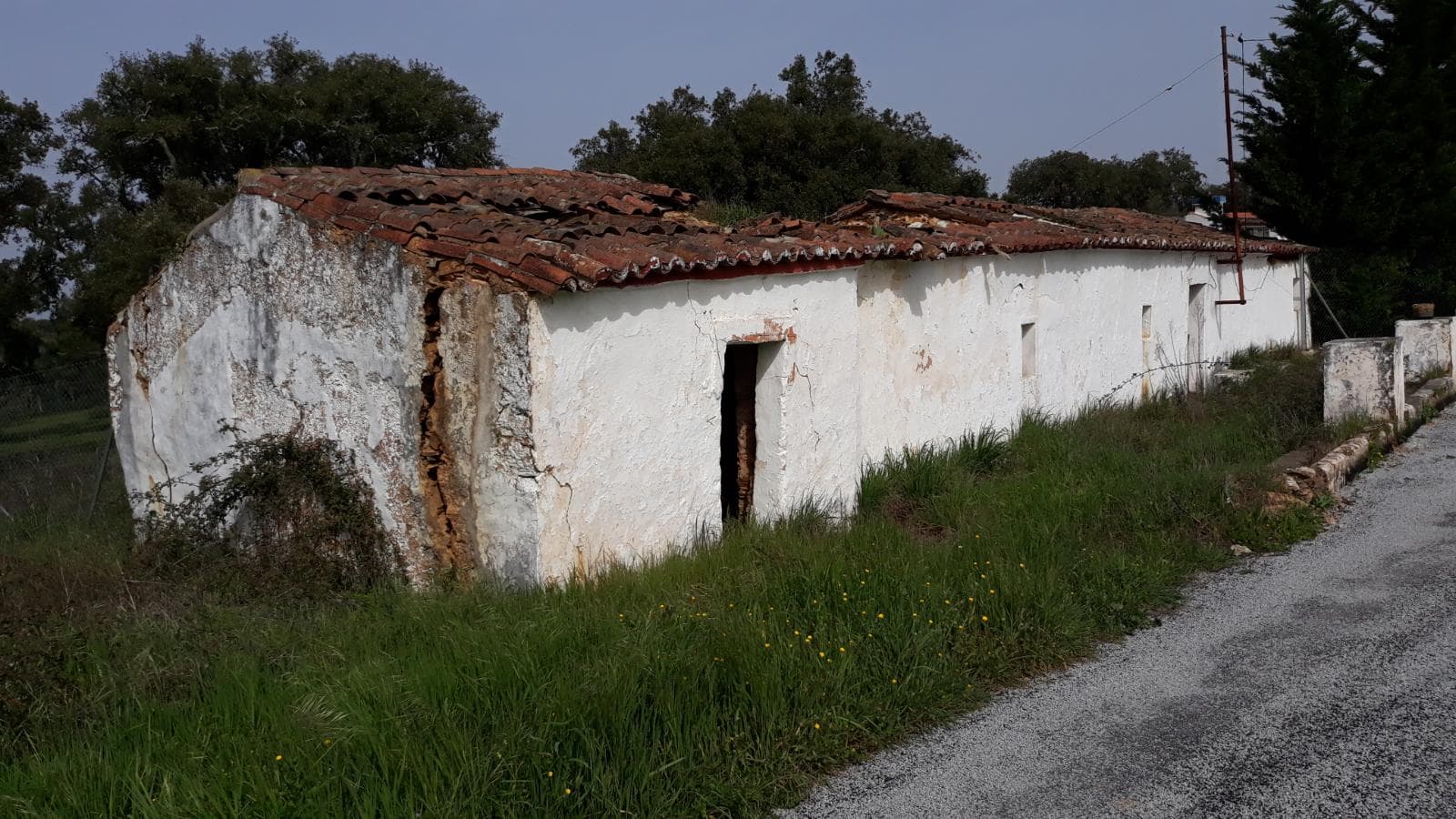 Moradias (Ruínas) + Terreno · Arronches — imagem 2