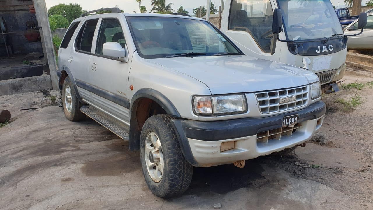 Isuzu Wizzard ·
