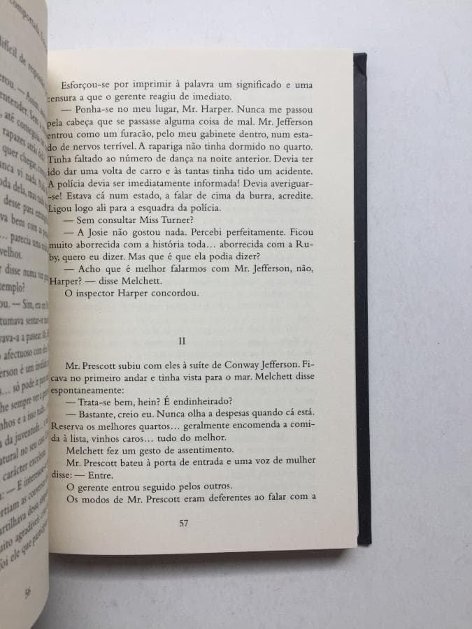 Um Corpo na Biblioteca · Agatha Christie — image 2