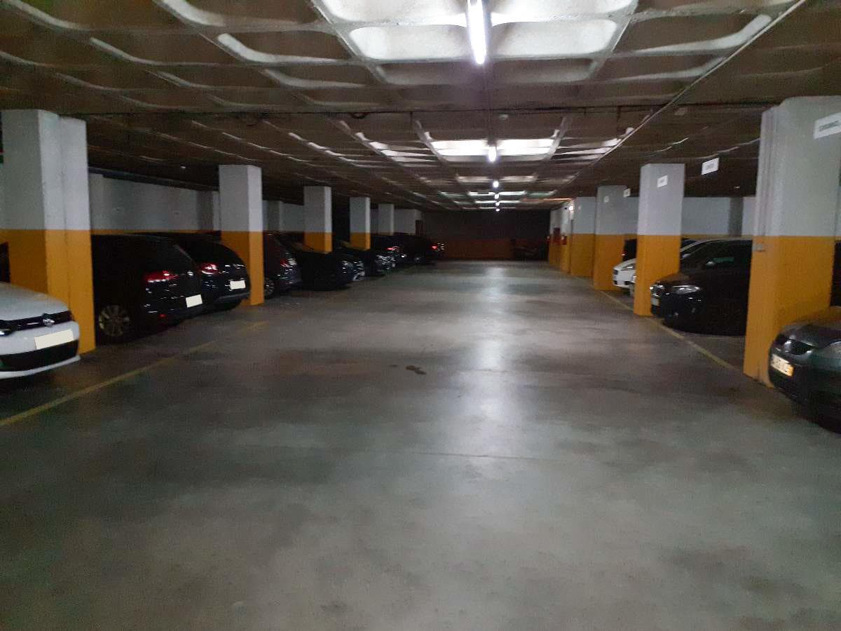 Lugar de Garagem · Porto