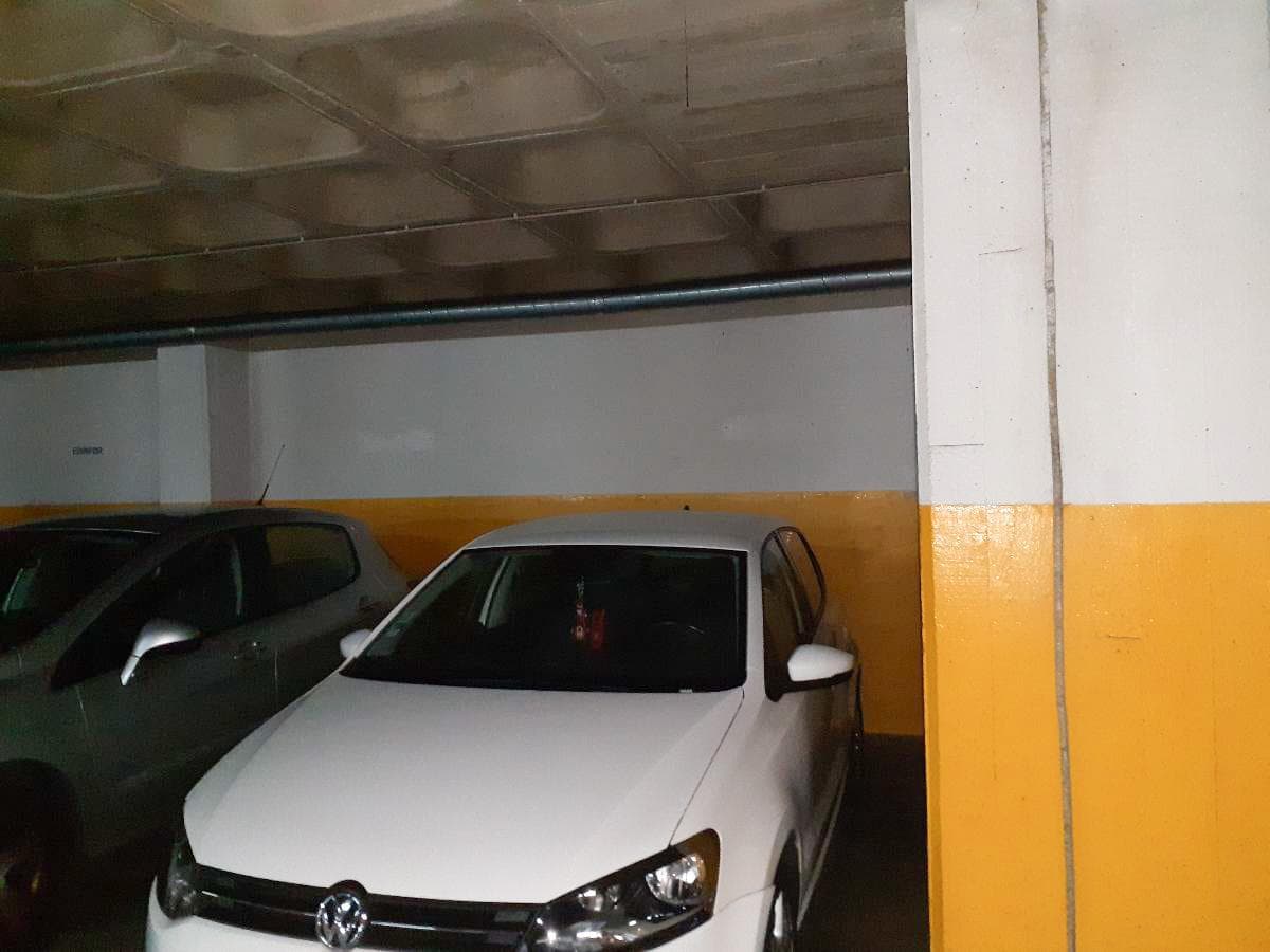 Lugar de Garagem · Porto