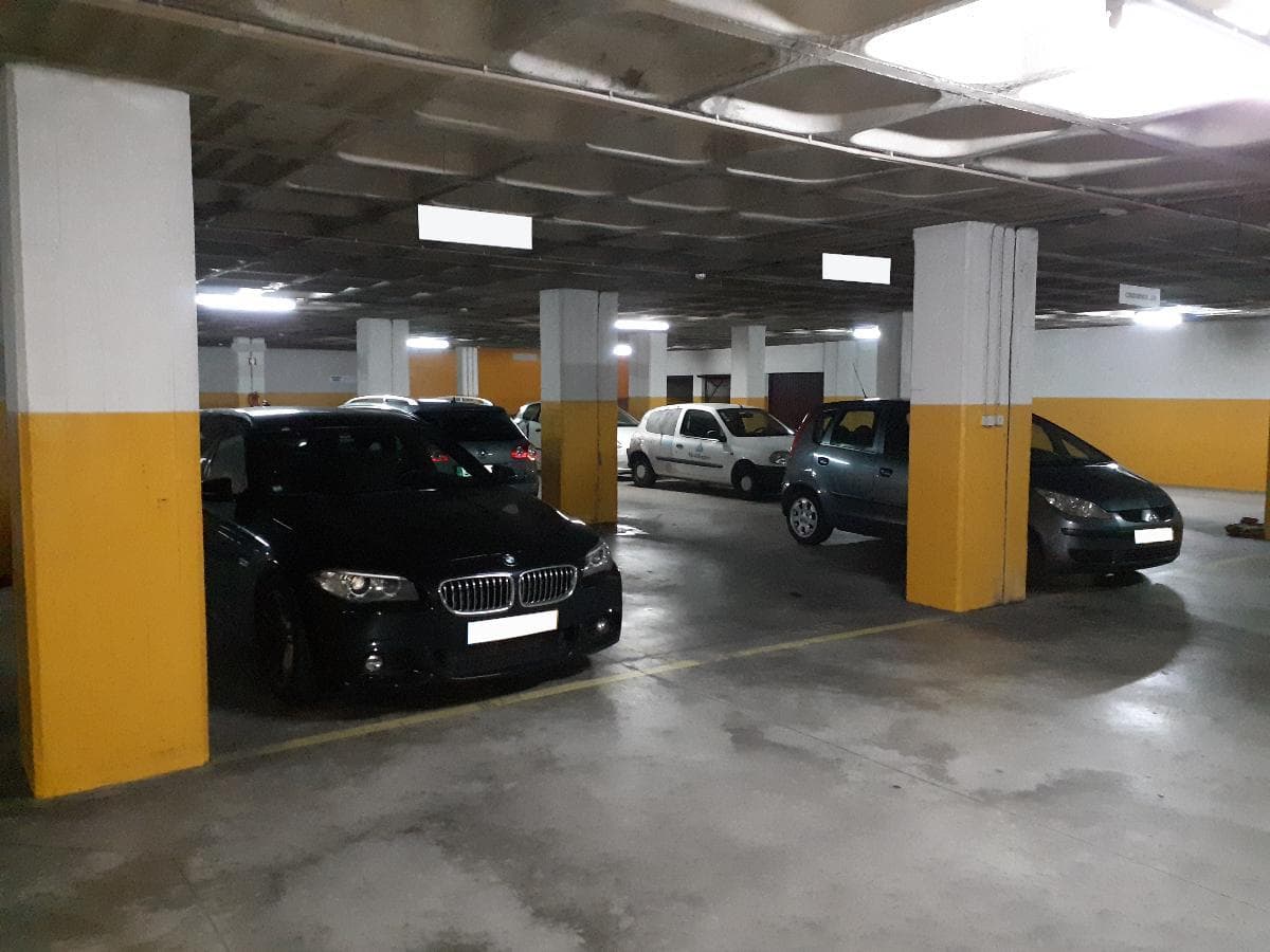 Lugar de Garagem · Porto