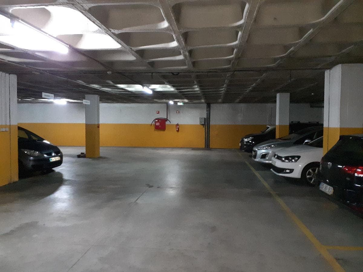 Lugar de Garagem · Porto