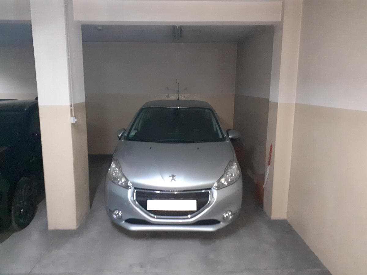 Lugar de Garagem · Porto