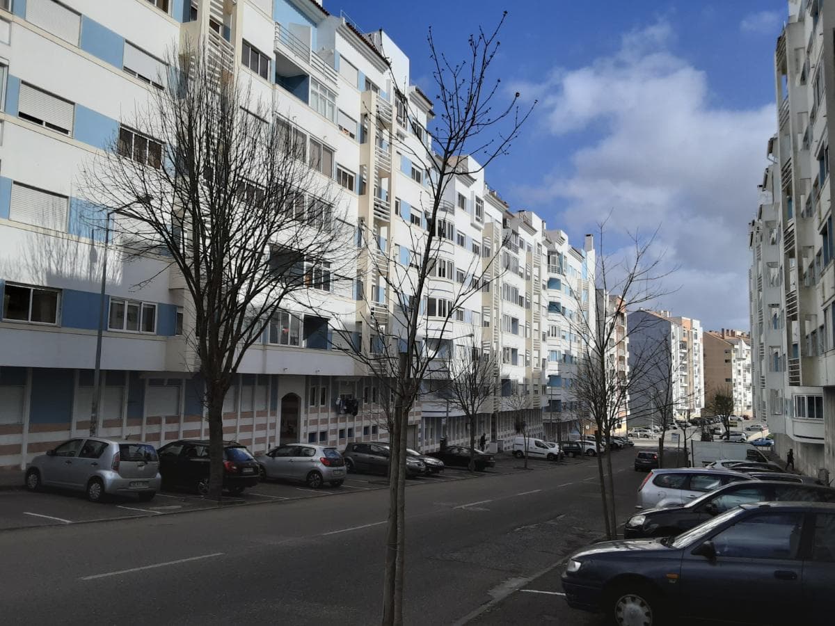 Proporção de 1/2 · Apartamento T2 + Lugar de Garagem · Sintra — image 2