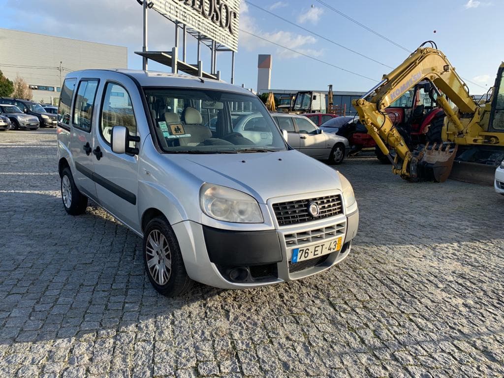 Fiat Doblo · 7 lugares — imagem 1